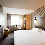 Ibis Lyon Carre De Soie Hotell 3*