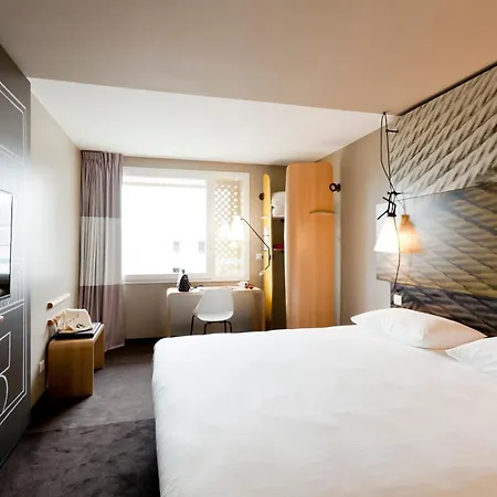 Ibis Lyon Carre De Soie Hotel 3*