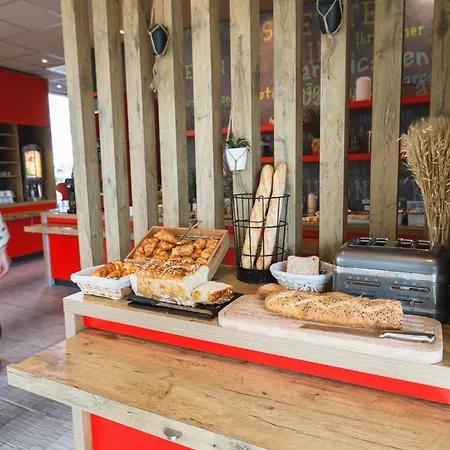 Ibis Lyon Carre De Soie Hotel 3*