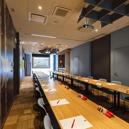 Ibis Lyon Carre De Soie 보-앙-벨랭
