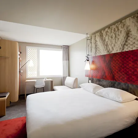 호텔 Ibis Lyon Carre De Soie 3*