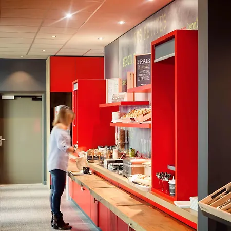 Ibis Lyon Carre De Soie 3*