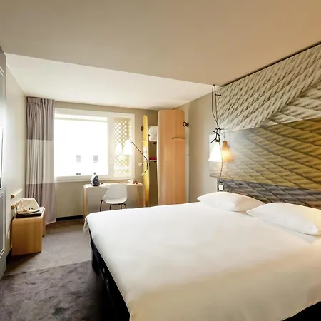 Ibis Lyon Carre De Soie 호텔 3*