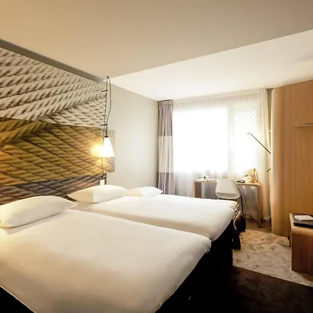 Ibis Lyon Carre De Soie 보-앙-벨랭