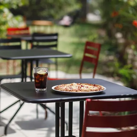 Ibis Lyon Carre De Soie 3*