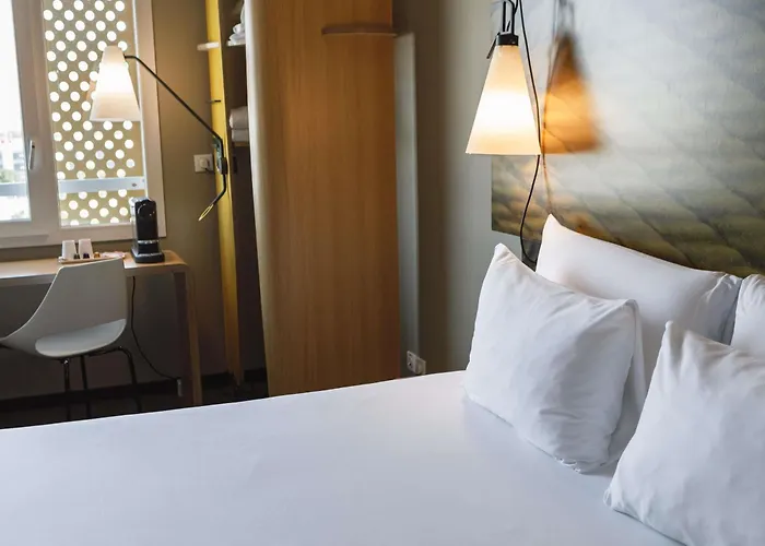Ibis Lyon Carre De Soie ヴォー・アン・ヴラン