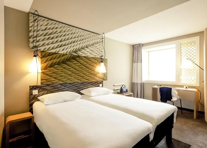 Ibis Lyon Carre De Soie 3*