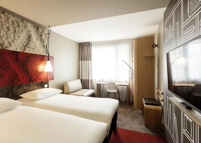 ホテル Ibis Lyon Carre De Soie 3*