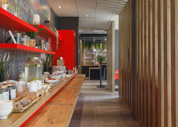 ホテル Ibis Lyon Carre De Soie 3*